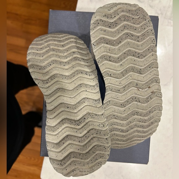 New Balance Navy and Beige Sneakers - Picture 4 of 7